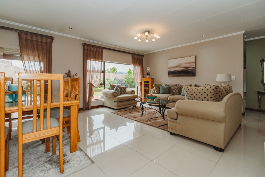 4 Bedroom Property for Sale in Earls Court Lifestyle Estate Western Cape
